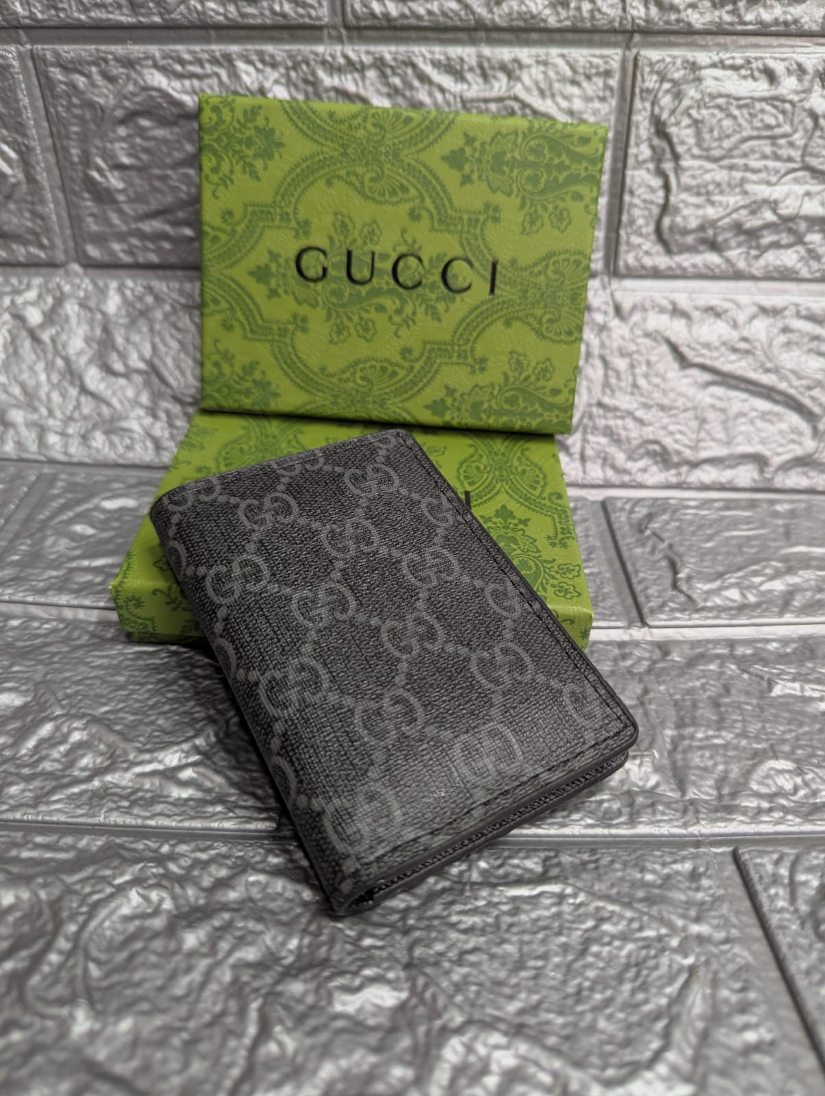 GUCCI-BIFOLD CARD HOLDER